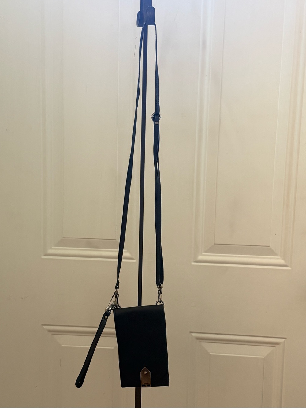 The Sak Small Crossbody Bag/Wristlet. - Picture 4 of 16